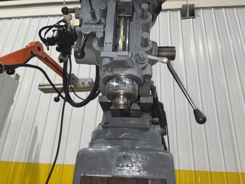 3 HP SEIKI XL MODEL #3VX VARIABLE SPEED VERTICAL RAM TYPE KNEE MILL: YOBRO #23839