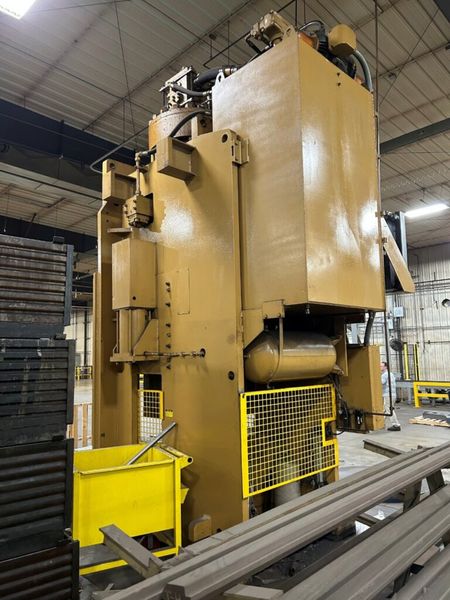 Standard Industrial 700 Ton Straight Side Press