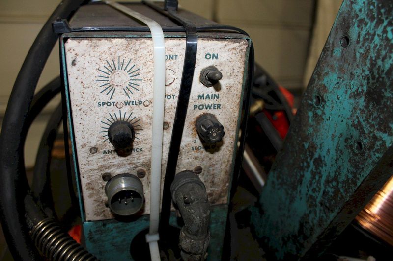 400 AMP LINDE WIRE WELDER