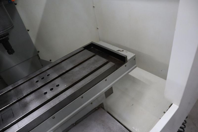 Haas Mini Mill CNC Vertical Machining Center, 16"x12"x10", CT40 Taper, 10 Station ATC, Coolant System, New 2001