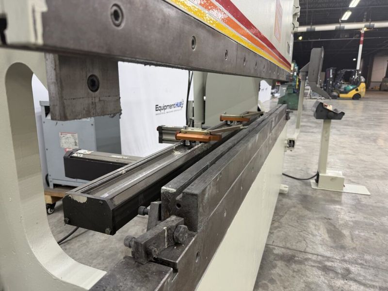 Accurpress 710010 100 Ton x 10′ 3-Axis CNC Hydraulic Press Brake