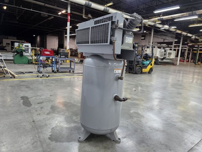 Ingersoll-Rand 2475N7.5 7.5 HP Air Compressor