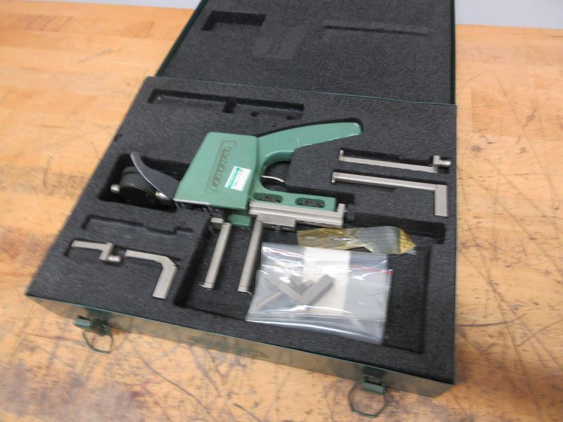 Federal 99P-20 Internal Groove/Diameter Gage 3.5" Reach 3" Range and .0005" Indicator, with Spare Arms and Metal Carry Case- Auction Item