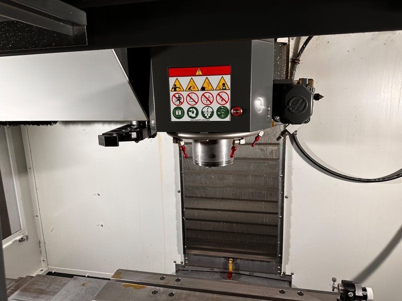 2024 HAAS VF-2SS with HC10 6-Axis Cobot with low hours.