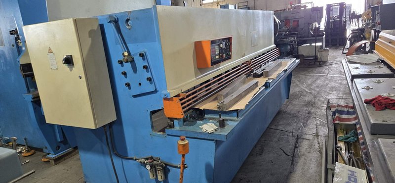 1/4" x 8' 10'OA WJM, #QC12K-6x3200, 15 HP, hyd, Estun E21S BG, Sheet lift, 2007