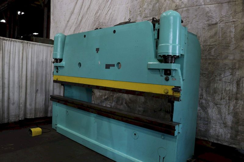 135 TON X 12' PACIFIC HYDRAULIC PRESS BRAKE: STOCK #73487