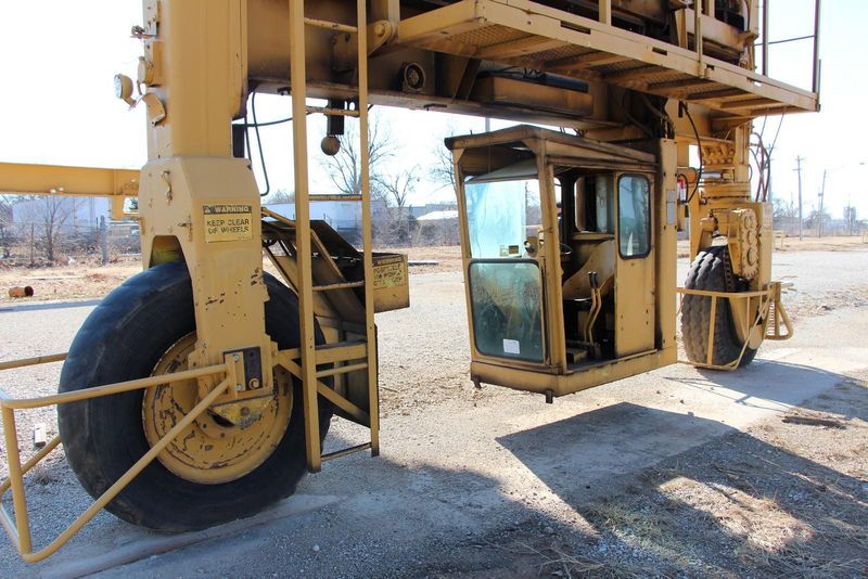 40 TON X 40' DROTT / MI-JACK POWERED MOBILE GANTRY CRANE: STOCK 64424