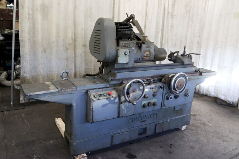 10' X 30' CINCINNATI PLAIN CYLINDRICAL GRINDER: STOCK #63576