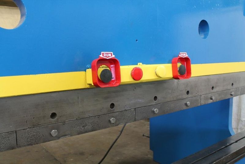 300 TON X 12' PACIFIC HYRAULIC PRESS BRAKE: STOCK #61922