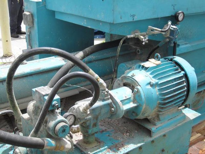 25 HP BALEMASTER MODEL 4025ECQ HORIZONTAL HYDRAULIC BALER: STOCK #61561