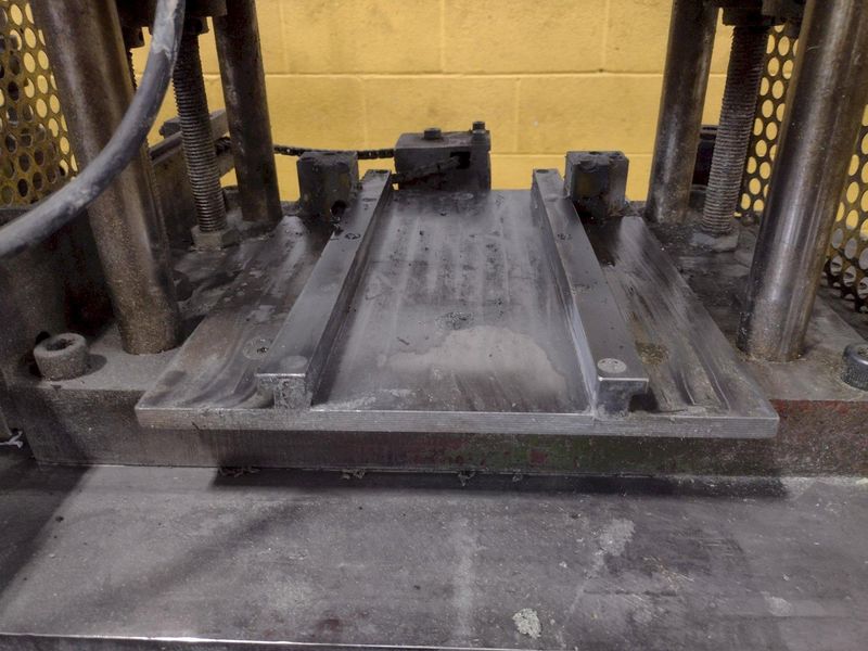 7 TON X 14" WIDE AIRAM PNEUMATIC CUTOFF PRESS: STOCK #17188