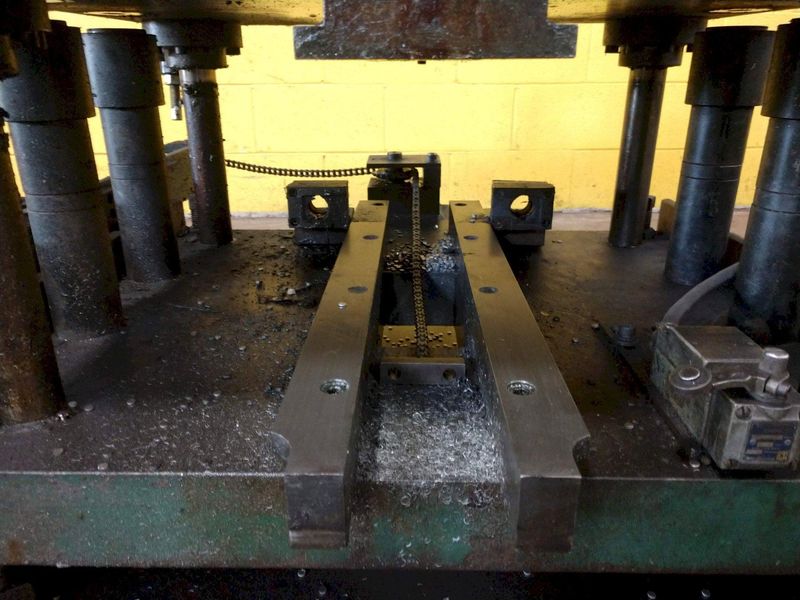 7 TON AIRAM ADJUSTABLE PNEUMATIC CUT OFF PRESS: STOCK #13702