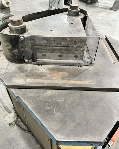 8 X 8 X 1/8" FIM MODEL #VERSAFIX 256 HYDRAULIC METAL CORNER NOTCHER: STOCK #19721
