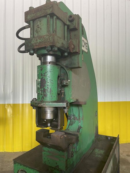 125 TON HILL ACME MODEL #7 SINGLE END HYDRAULIC PUNCH: STOCK #14713
