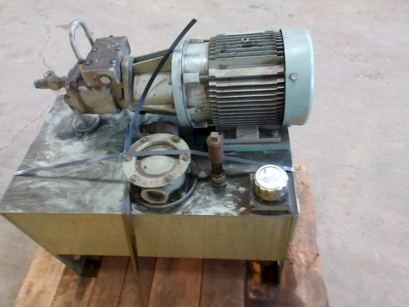3 HP HYDRAULIC TANK WITH OILGEAR MODEL #PVQ06LSAYCN HYDURA PISTON PUMP: STOCK #14605