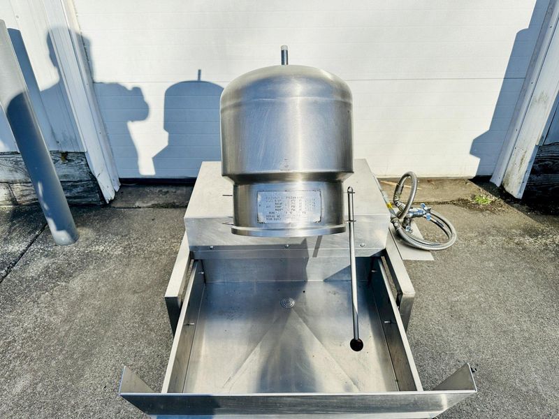 Vulcan K6DTT 6-Gallon / 24-Quarts  2/3 Jacketed Direct Steam Tilting Kettle On Floor Stand