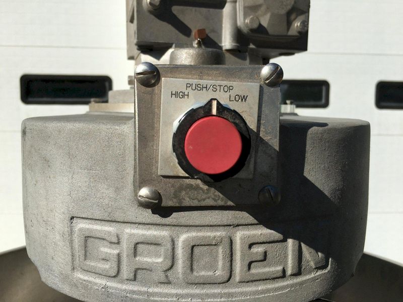 Groen DTA/3-60
 60-Gallon 2/3-Jacketed Cooker/Mixer
With Twin Shaft Agitators