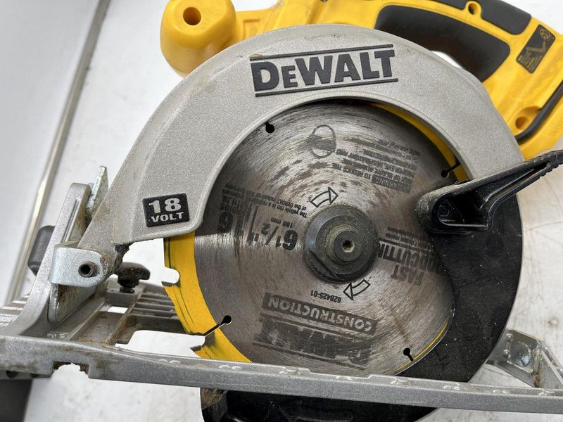 18V DEWALT DC390 CORDLESS CIRCULAR SAW  STOCK #16018