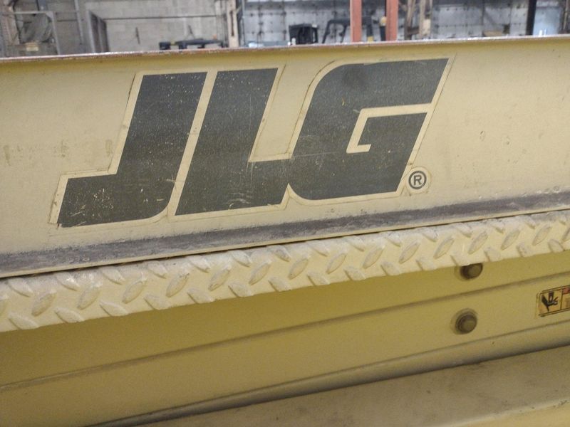 28' JLG MODEL #2658-E SCISSOR MAN LIFT 1,000 LB CAPACITY: STOCK #19394