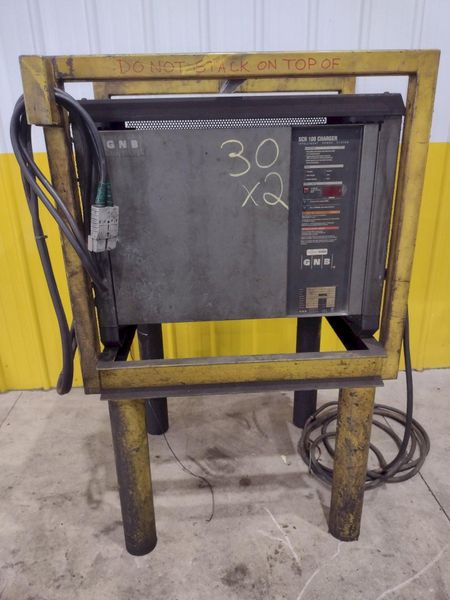 5,800 LBS HYSTER MODEL #E65XM2 36V ELECTRIC FORKLIFT & CHARGER: STOCK #21662