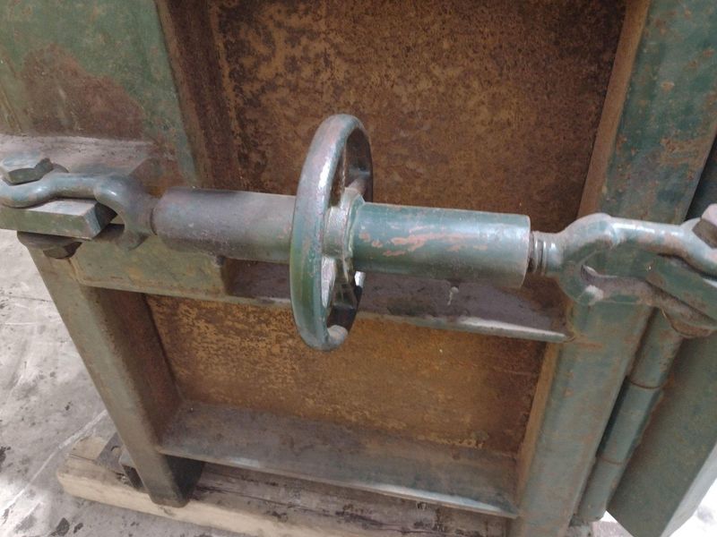 48" X 48" X 24" EPCO VERTICAL HYDRAULIC BALER: STOCK #22919