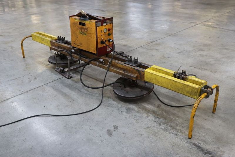 Caldwell UniVac 330 2,000 Lbs. Vacuum Lift