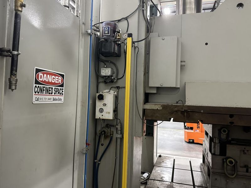 Pacific 1350D 80″ x 123″ Straight Side 1350 Ton Hydraulic Press