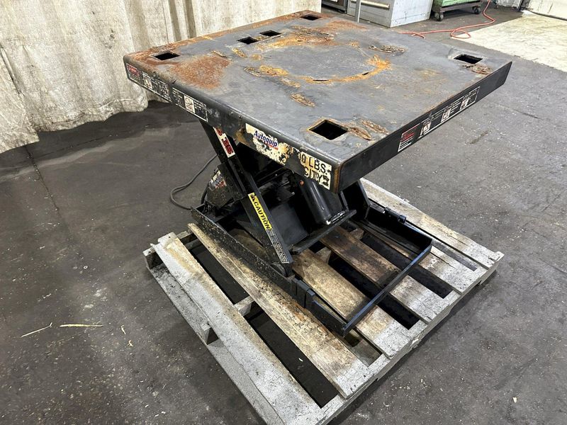 2500 LBS AUTOQUIP HYDRAULIC SCISSORS LIFT TABLE: STOCK #77709