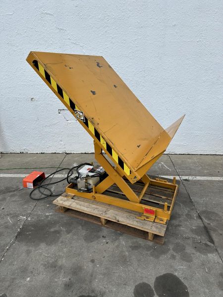 4000 LB PRESTO ECOA MODEL #CLTLT HYDRAULIC TILTING LIFT TABLE: STOCK #78096
