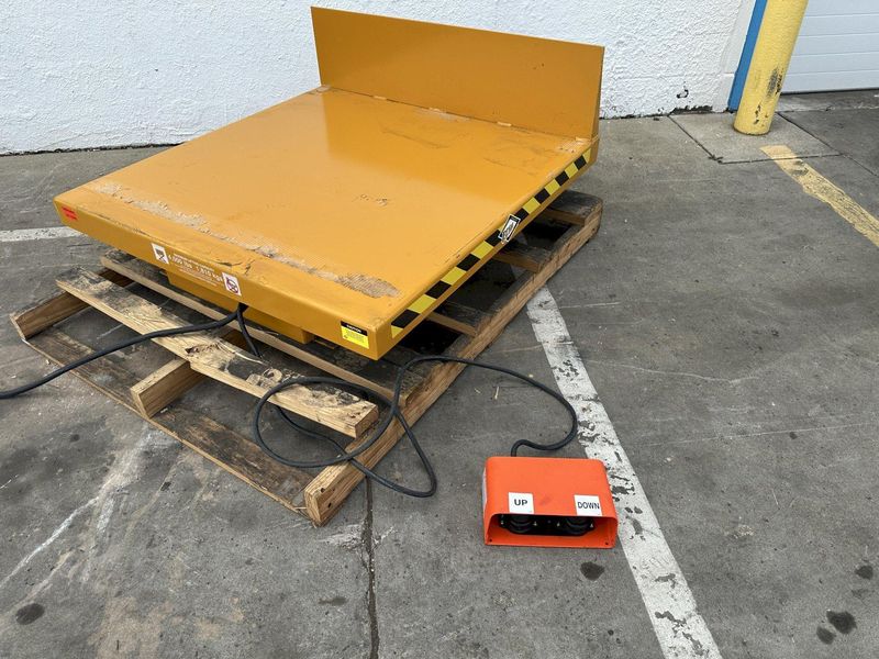 4000 LB PRESTO ECOA MODEL #CLTLT HYDRAULIC  TILTING LIFT TABLE: STOCK #78097