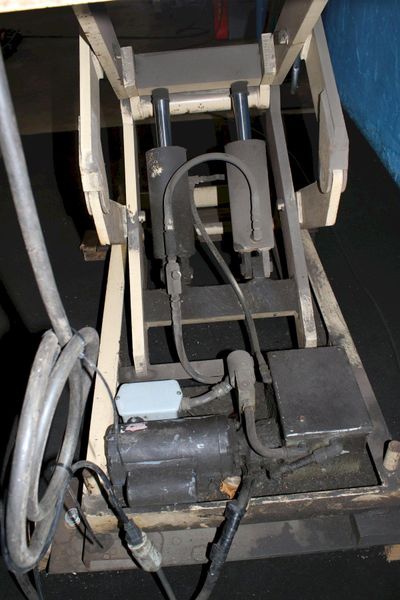 4000 LBS GLOBE HYDRAULIC SCISSORS LIFT TABLE: STOCK #75141
