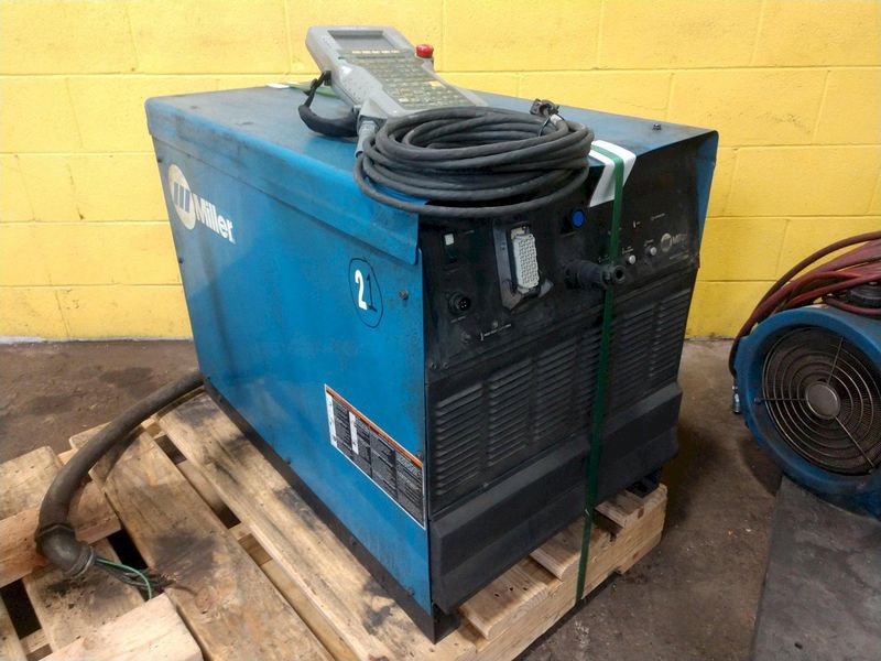 6 AXIS MOTOMAN MODEL SK16-6 ROBOT WELDING CELL WITH MILLER AUTO DELTAWELD 452 WELDER: STOCK #138