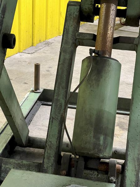 32" X 63" HYDRAULIC SCISSOR LIFT TABLE: STOCK 14718