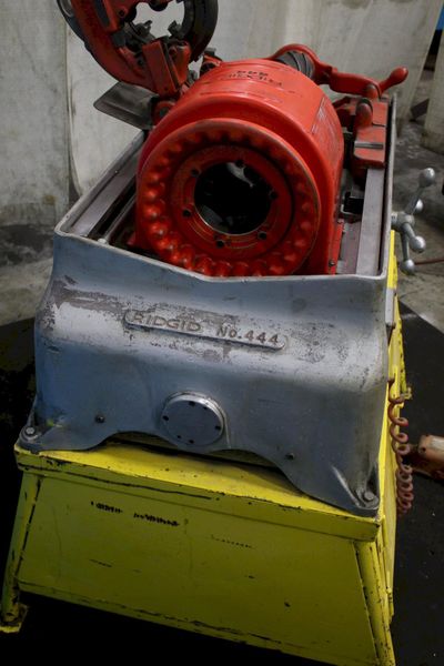 4" RIDGID MODEL #444 PIPE & BOLT THREADER: STOCK 76018