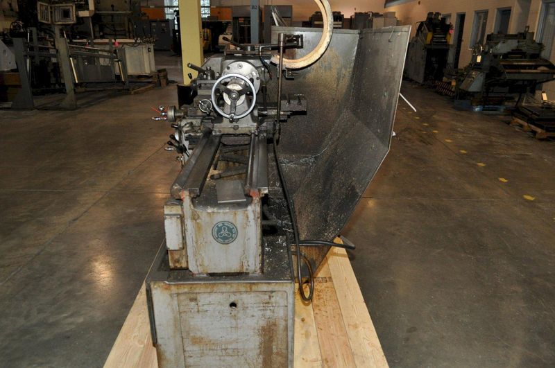24" X 40" HOWA SANGYO ENGINE LATHE