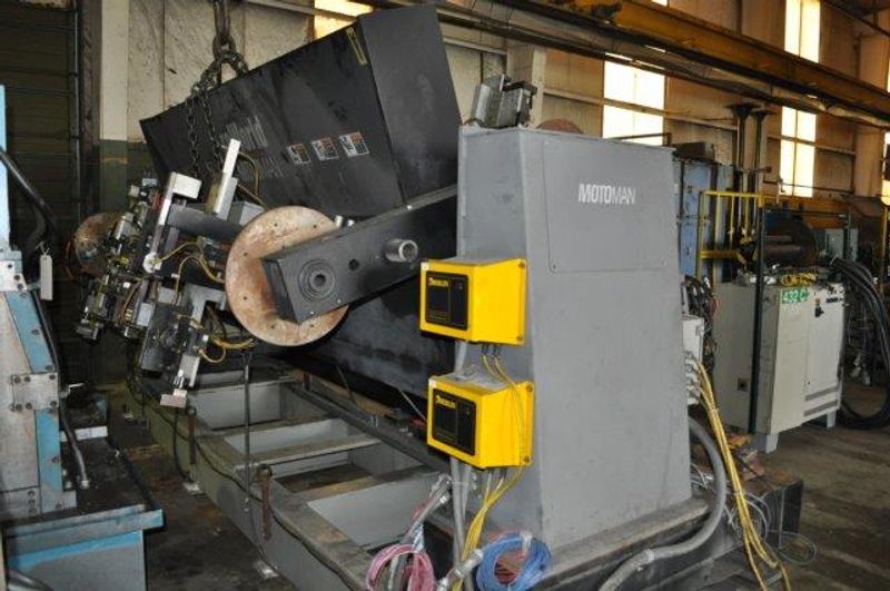 ARCWORLD YASKAWA MOTOMAN ROBOTIC SPOTWELDING CELL