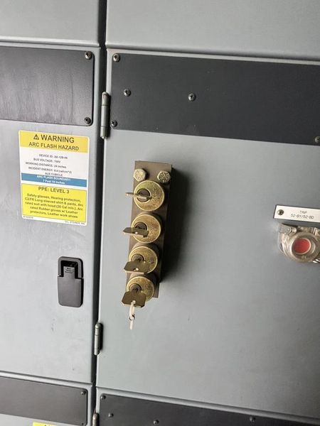 1600 Amp 2200v 700v 50ka Delta Wye Main Breaker