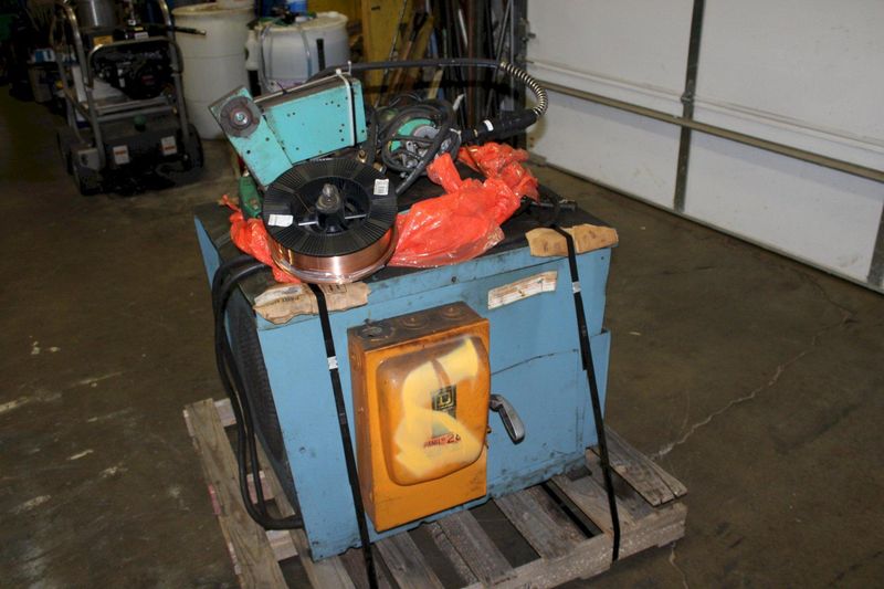 400 AMP LINDE WIRE WELDER