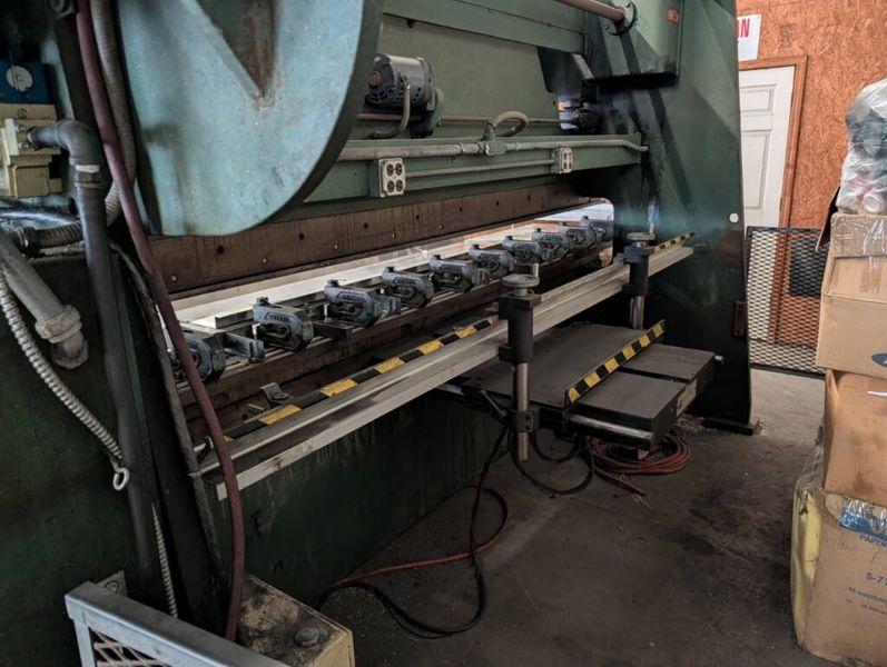 Chicago 1012-L 60/90 Ton x 12′ Press Brake With Hurco Backgauge