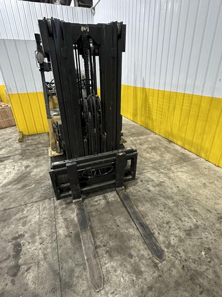 7,600 LBS CAT MODEL #FGC40K LP FORKLIFT: STOCK #23601