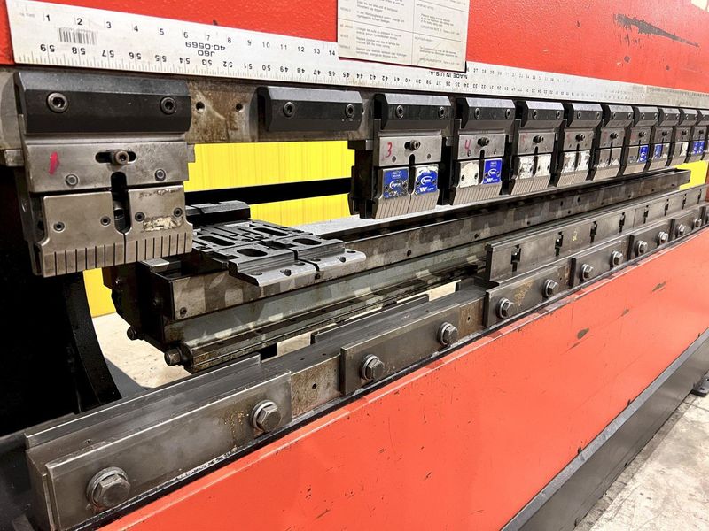110 TON x 10' AMADA MODEL #HFE100-3S  HYDRAULIC PRESS BRAKE: STOCK #21984