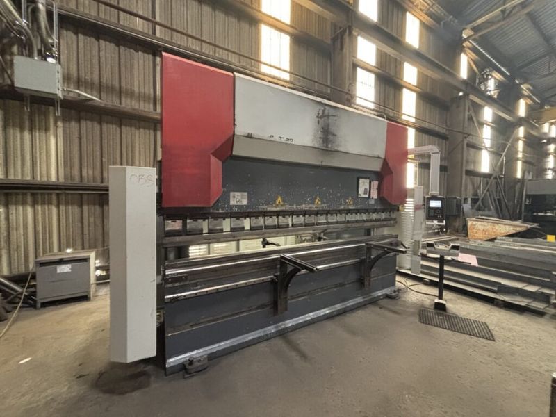JMT ADR 37220 242 Ton x 12′ CNC Hydraulic Press Brake ( 2016 )
