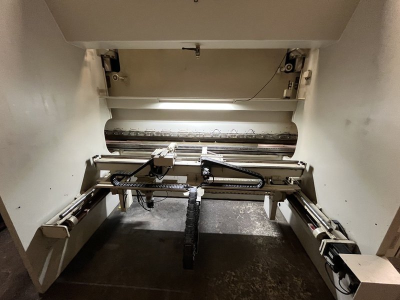 Refurbished 1998 LVD 10' Press Brake. 
Bed Size: 10′
Capacity: 190 Tons
Cyb-19 control