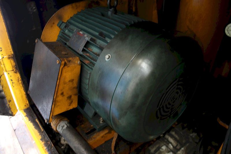 HI VAC VACUUM CLEANER: STOCK #73746