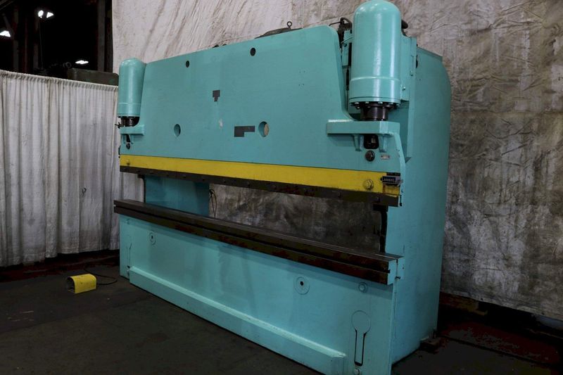 135 TON X 12' PACIFIC HYDRAULIC PRESS BRAKE: STOCK #73487