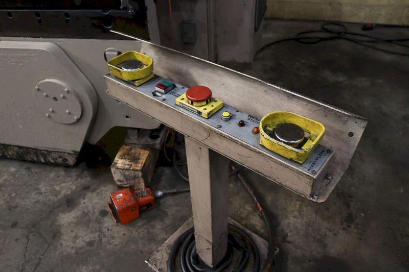 175 TON X 14' CINCINNATI FORMASTER II CNC HYDRAULIC BRAKE: STOCK #73093