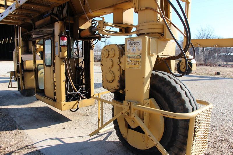 40 TON X 40' DROTT / MI-JACK POWERED MOBILE GANTRY CRANE: STOCK 64424