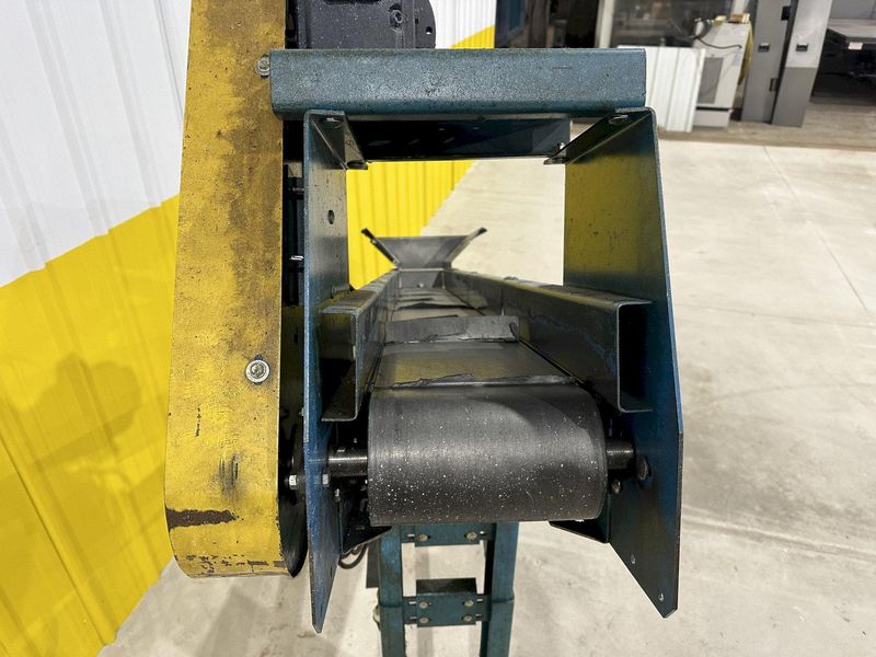 8" WIDE X 6' HIGH NEW LONDON ENG MODEL #500 MOTORIZED BELT INCLINED PARTS CONVEYOR: STOCK #20069