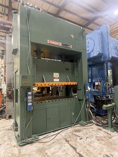 300-ton Niagara SE2-300-84-48 UH, 330 ton Straight Side Double Crank Mechanical Metal Stamping P
