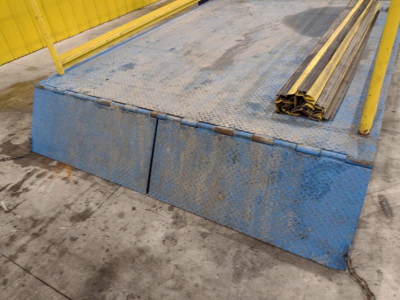 8,000 LBS X 108" X 84" BLUE GIANT MODEL #SEDPH 53-208 HYDRAULIC LIFT TABLE / ELEVATING DOCK: STO